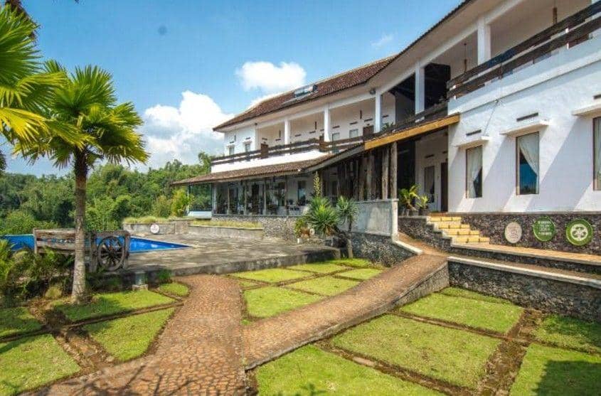 Di Hotel Kampung Lumbung bisa menyaksikan pemandangan matahari terbit langsung dari balkon kamar. - Traveloka